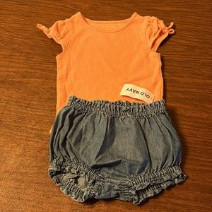 Old Navy peach bodysuit & denim ruffled shorts 3-6 month